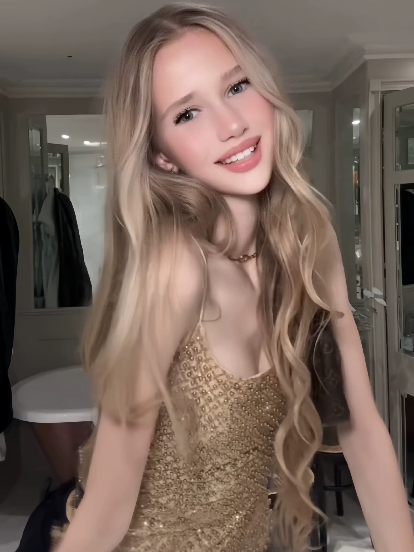 فستان نسائي ضيق مزين بالأحجار  - مراجعة Sparkly Rhinestone Club Party Dress وسعره